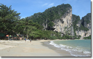 Playa de Ton Sai con marea baja